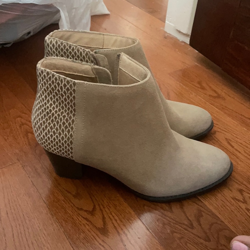 Vionic heeled booties